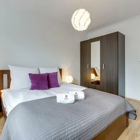 Okrzei Apartment