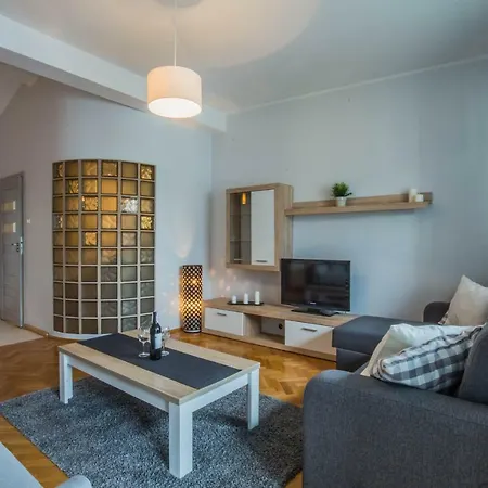 Okrzei Apartment