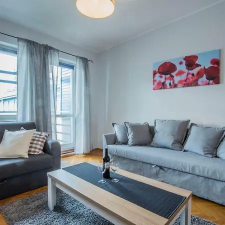 Okrzei Apartment *